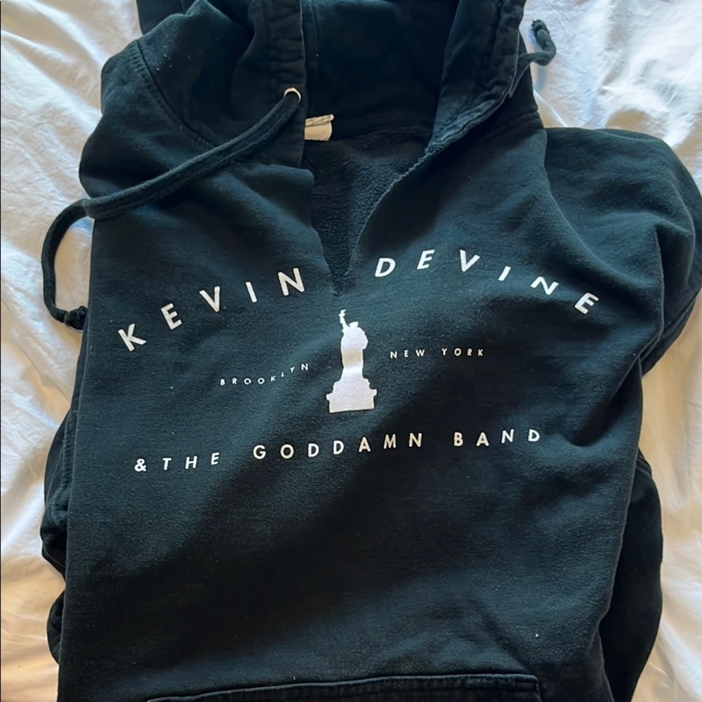 Kevin Devine black sweatshirt large